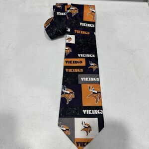 NFL Minnesota Vikings 2002 Block & Play Mens Neck Tie 59” X 4” Ralph Marlin